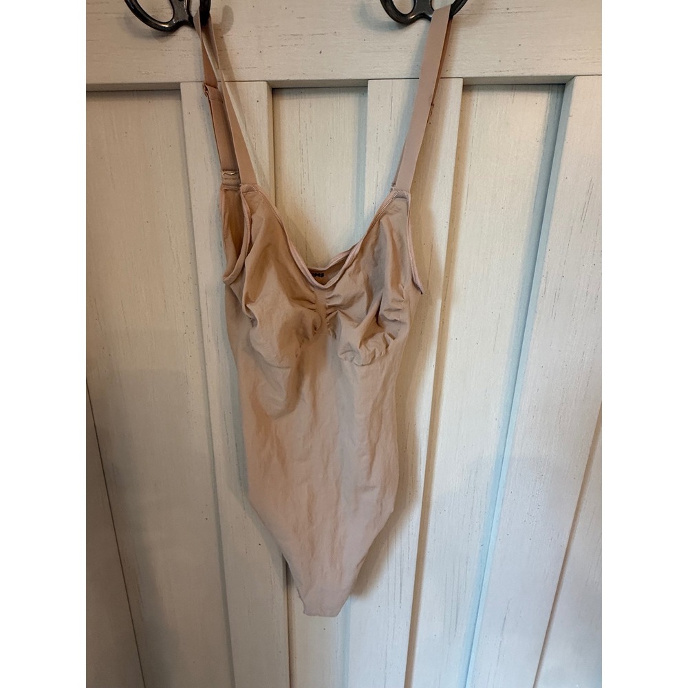 SKIMS Sculpting Bodysuit Mid Thigh Beige Clay Shapewear Size L/G L/XL